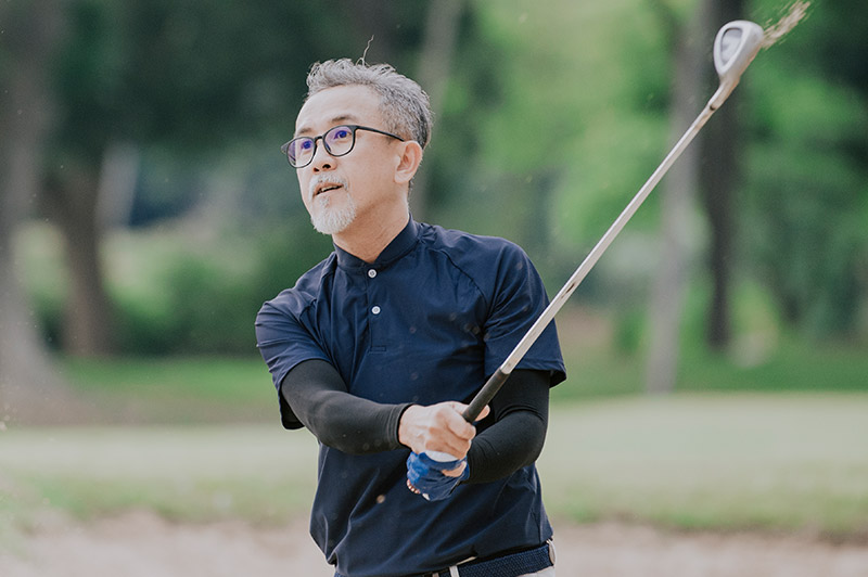 Man golfing